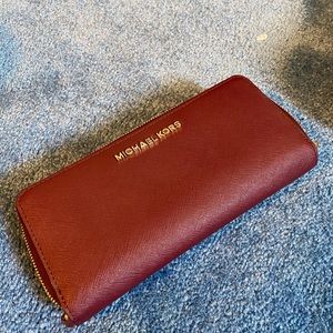 Michael kors clutch